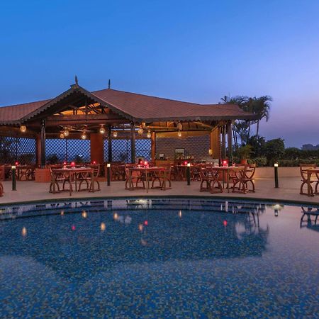 Sheraton Grand Pune Bund Garden Hotel Exteriör bild
