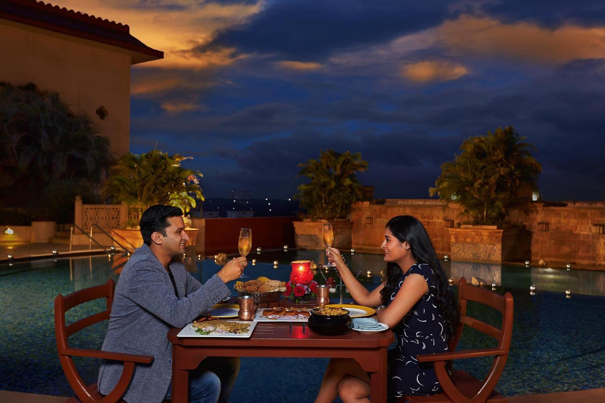 Sheraton Grand Pune Bund Garden Hotel Exteriör bild