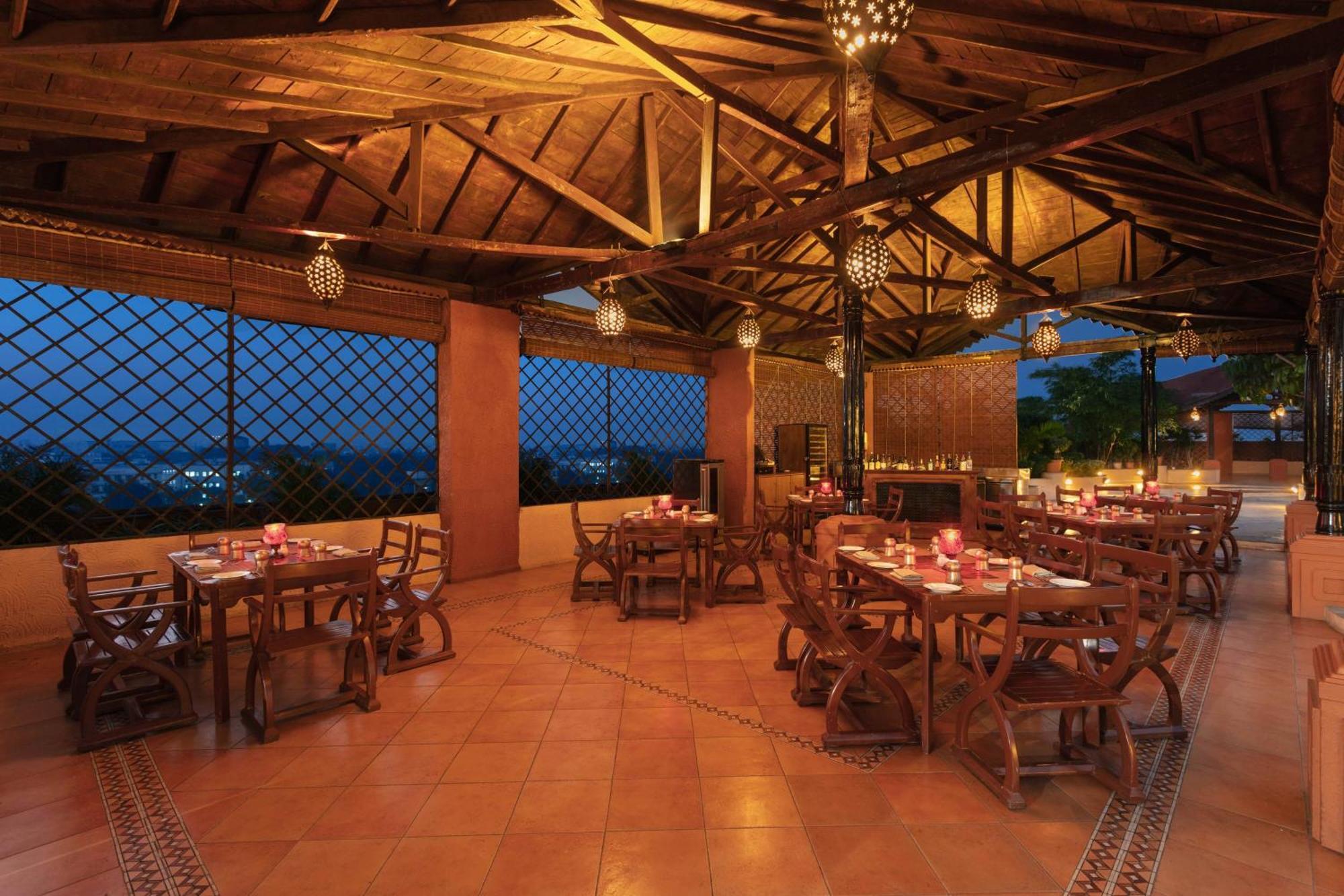 Sheraton Grand Pune Bund Garden Hotel Exteriör bild