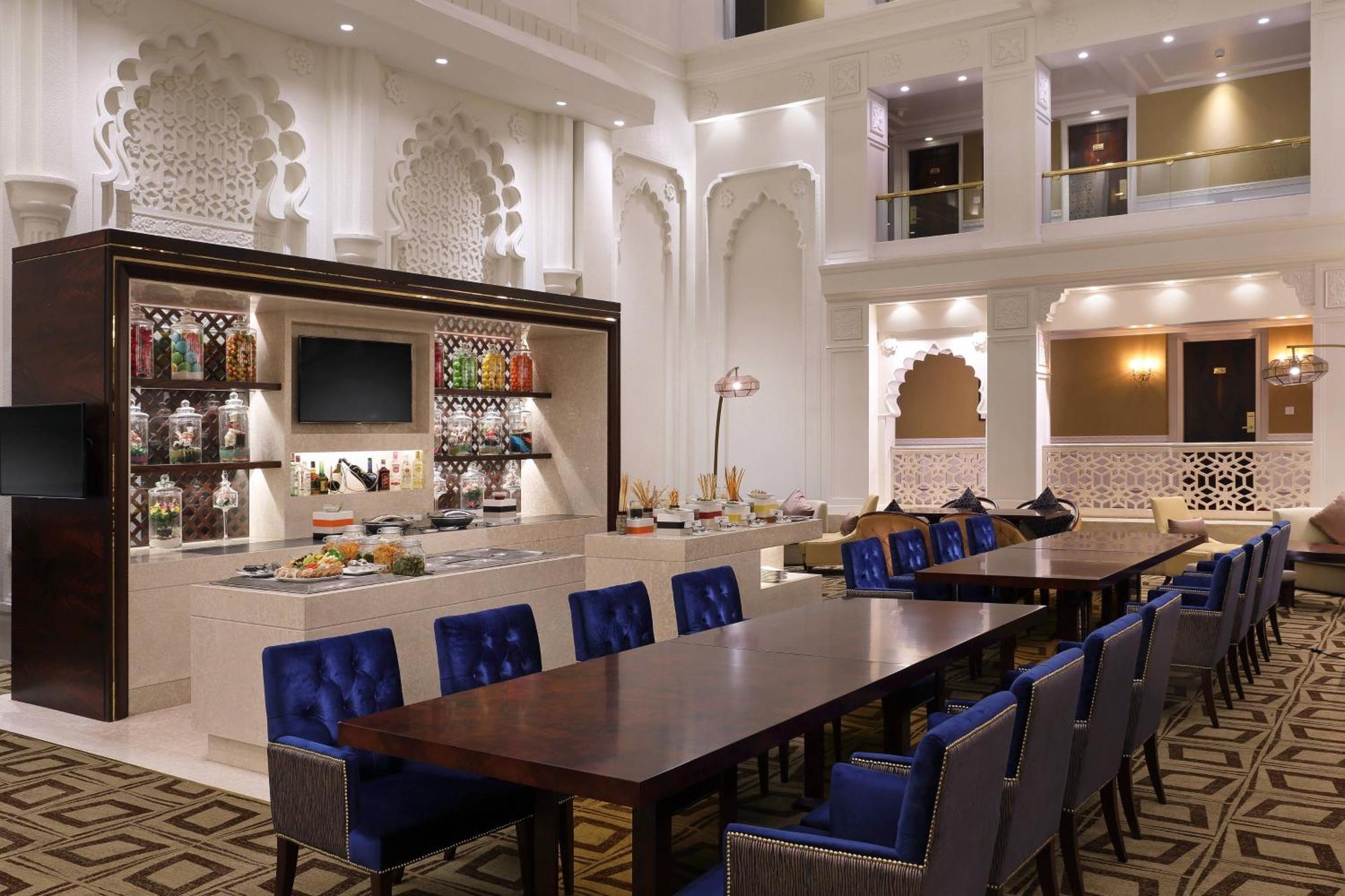 Sheraton Grand Pune Bund Garden Hotel Exteriör bild