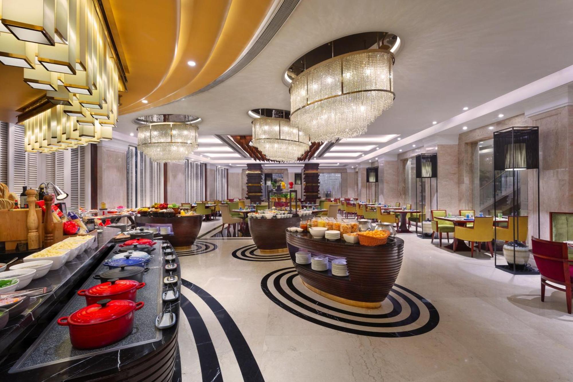 Sheraton Grand Pune Bund Garden Hotel Exteriör bild