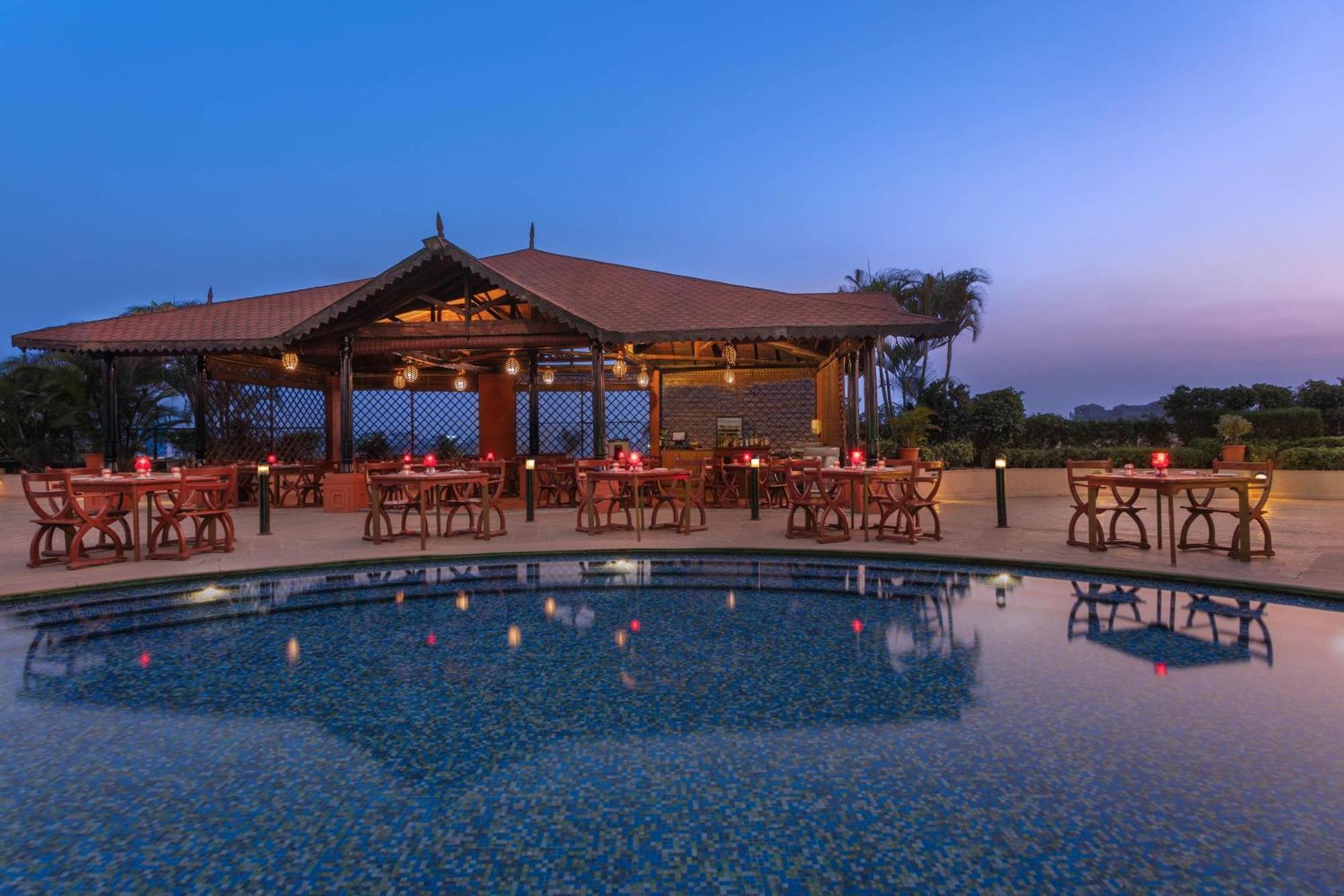 Sheraton Grand Pune Bund Garden Hotel Exteriör bild