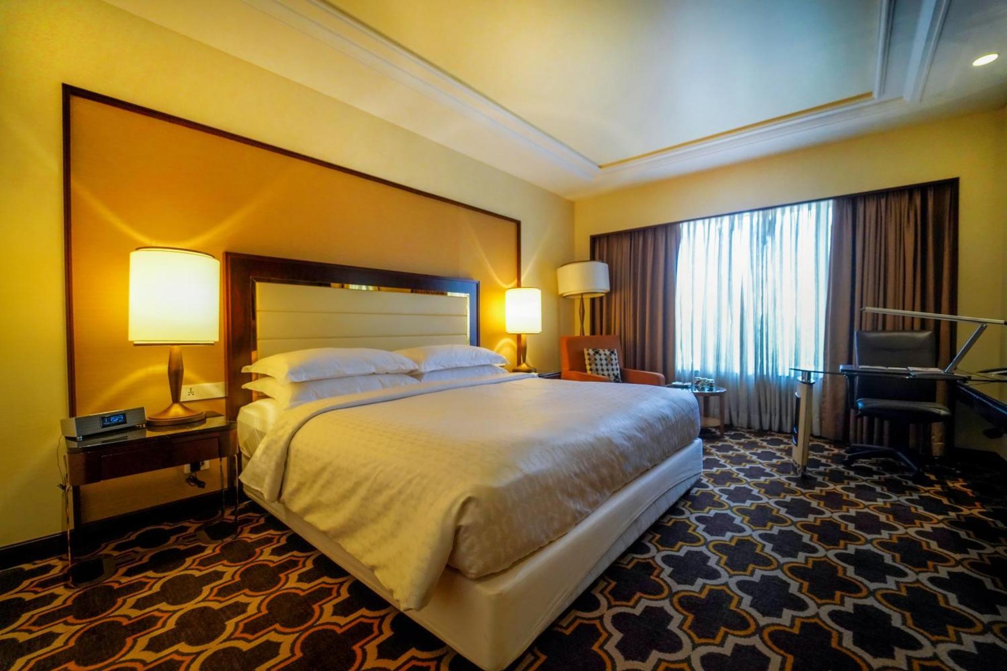 Sheraton Grand Pune Bund Garden Hotel Exteriör bild