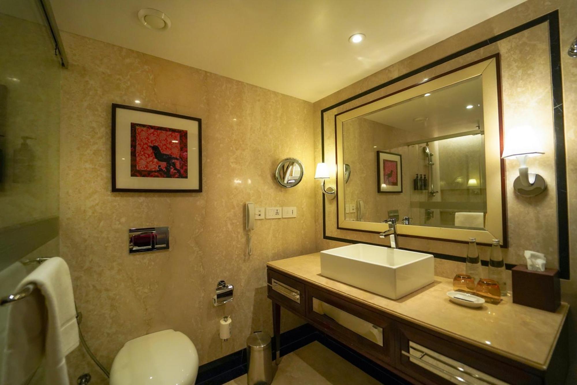 Sheraton Grand Pune Bund Garden Hotel Exteriör bild