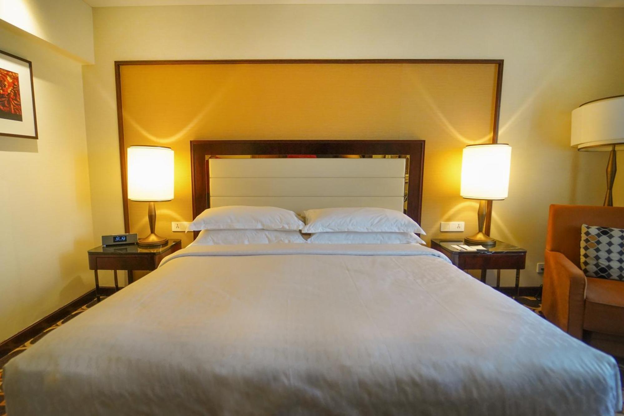Sheraton Grand Pune Bund Garden Hotel Exteriör bild