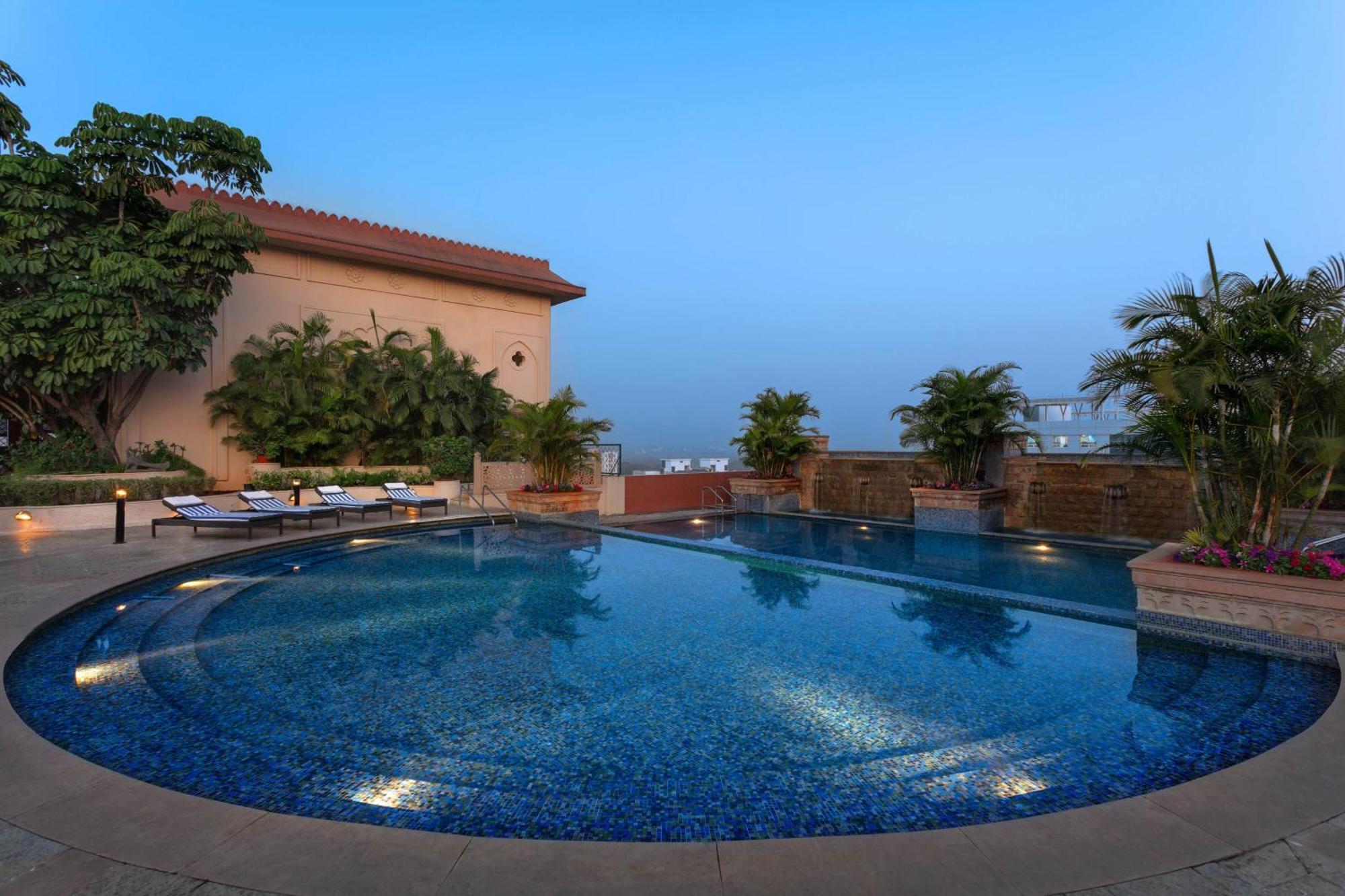 Sheraton Grand Pune Bund Garden Hotel Exteriör bild
