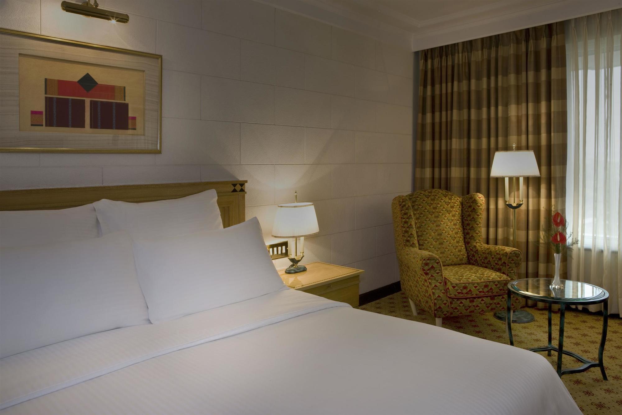 Sheraton Grand Pune Bund Garden Hotel Exteriör bild